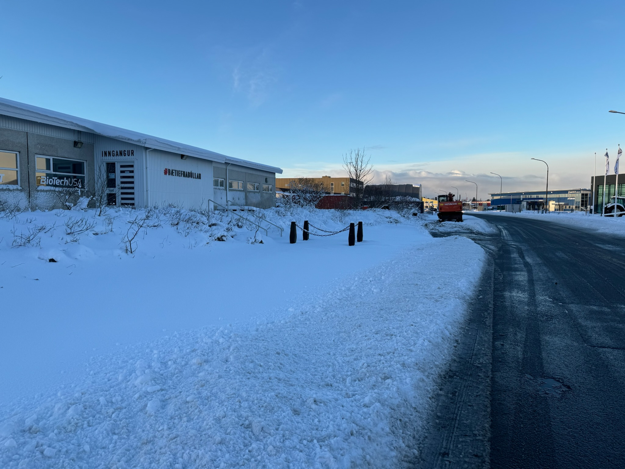 Áður